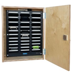 Mobiler Schrank 1808 | Mobiles Hotel aus Holz für 33 Telefone